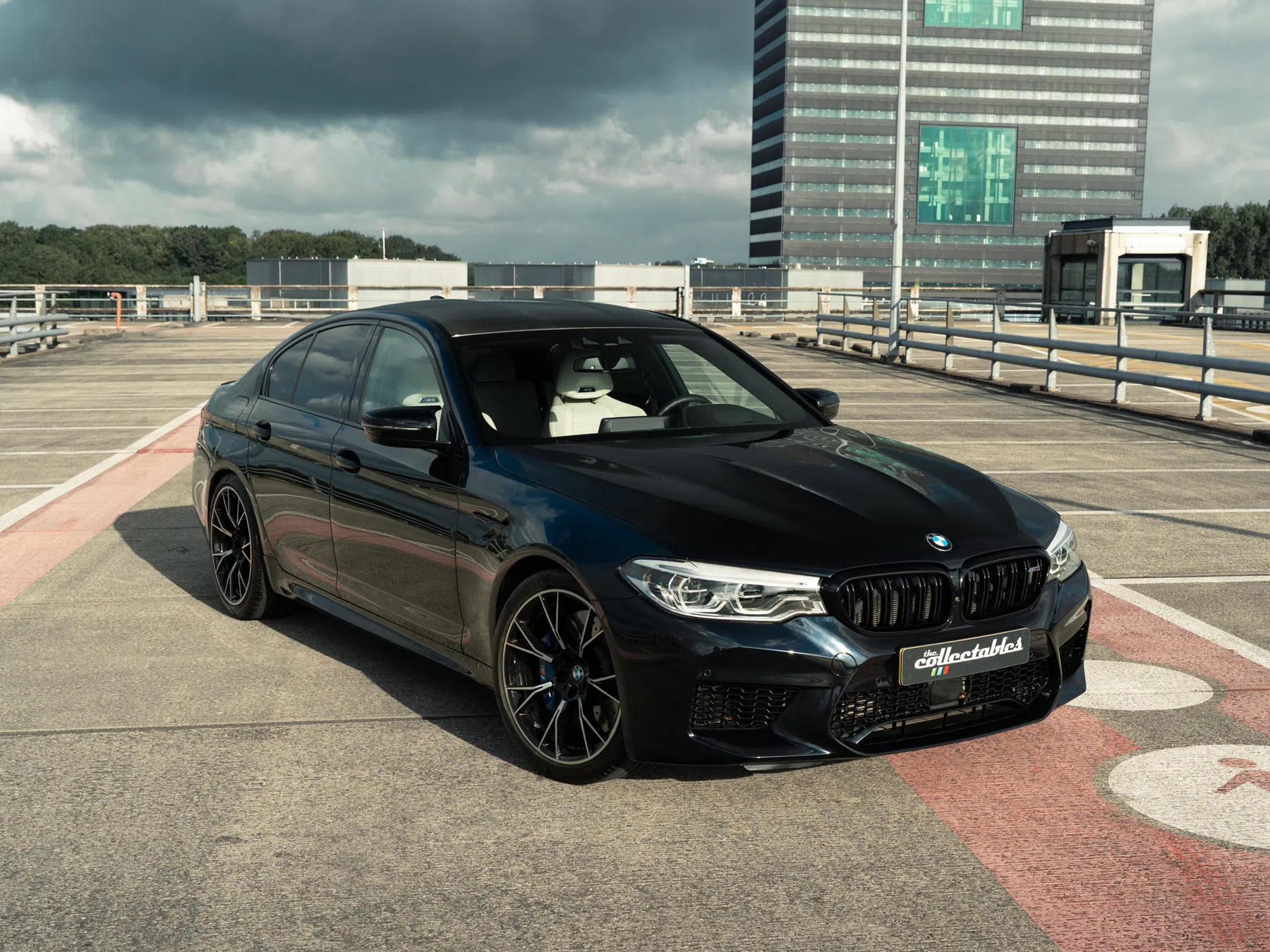 BMW M5 F90 zwart